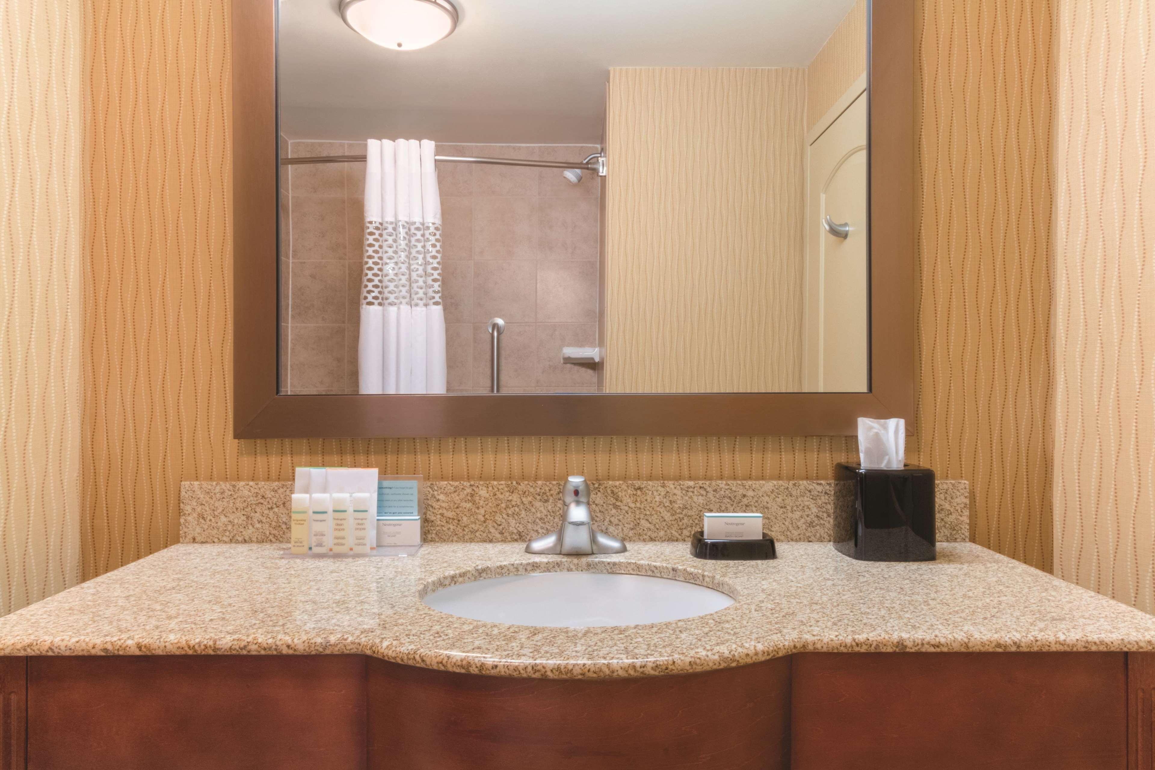 Hampton Inn By Hilton Edmonton South Exteriör bild