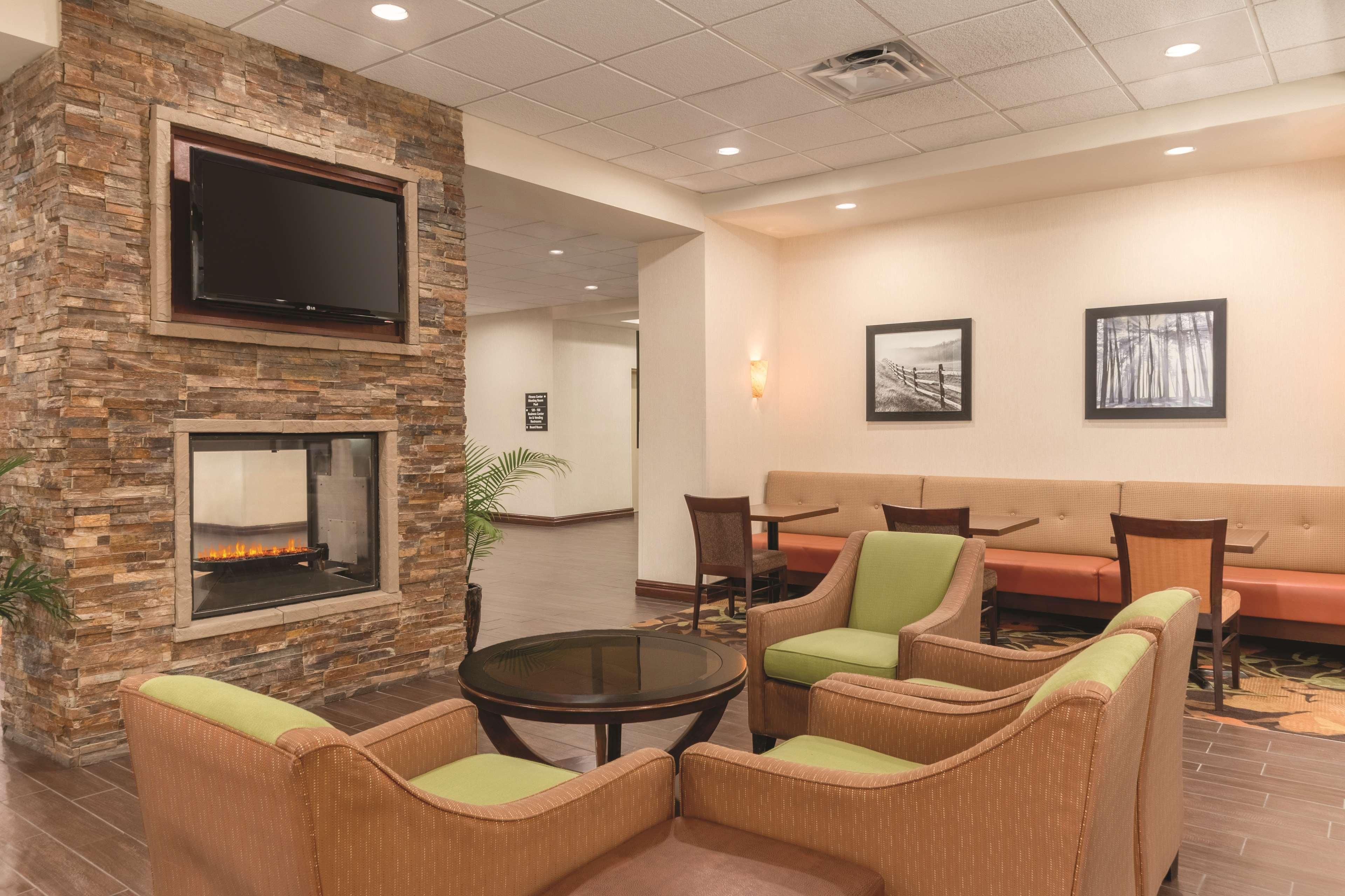Hampton Inn By Hilton Edmonton South Exteriör bild
