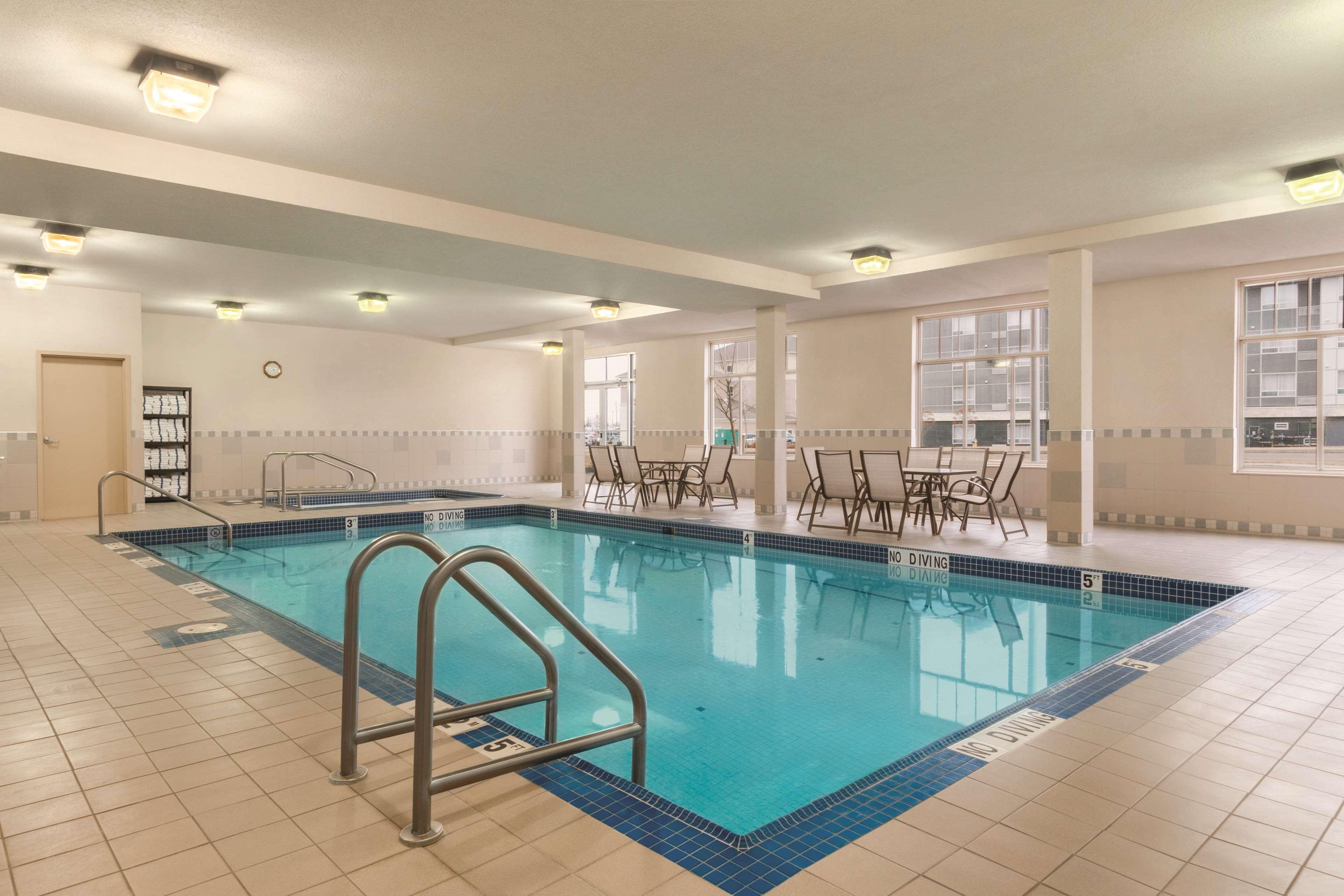 Hampton Inn By Hilton Edmonton South Exteriör bild