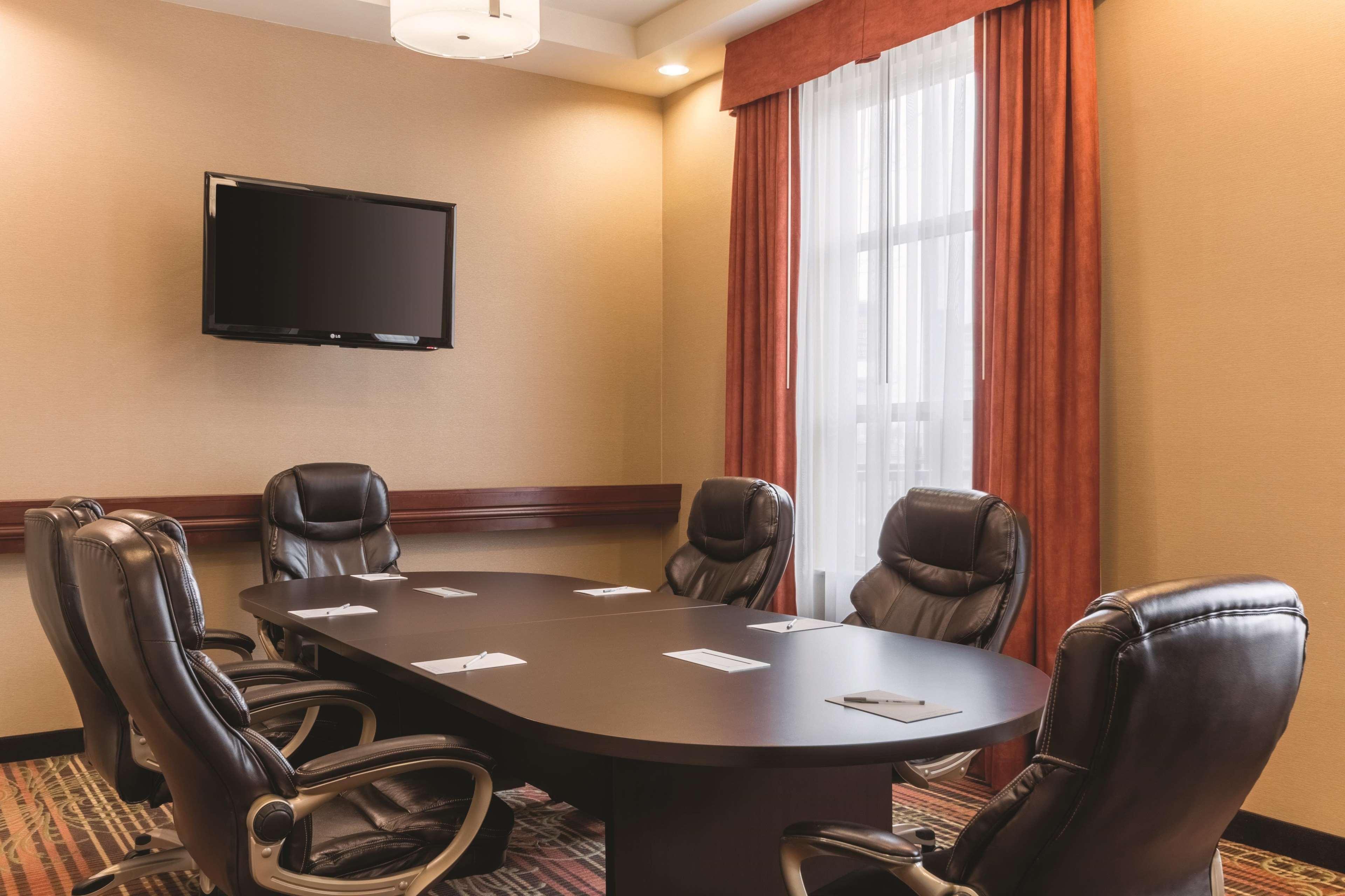 Hampton Inn By Hilton Edmonton South Exteriör bild
