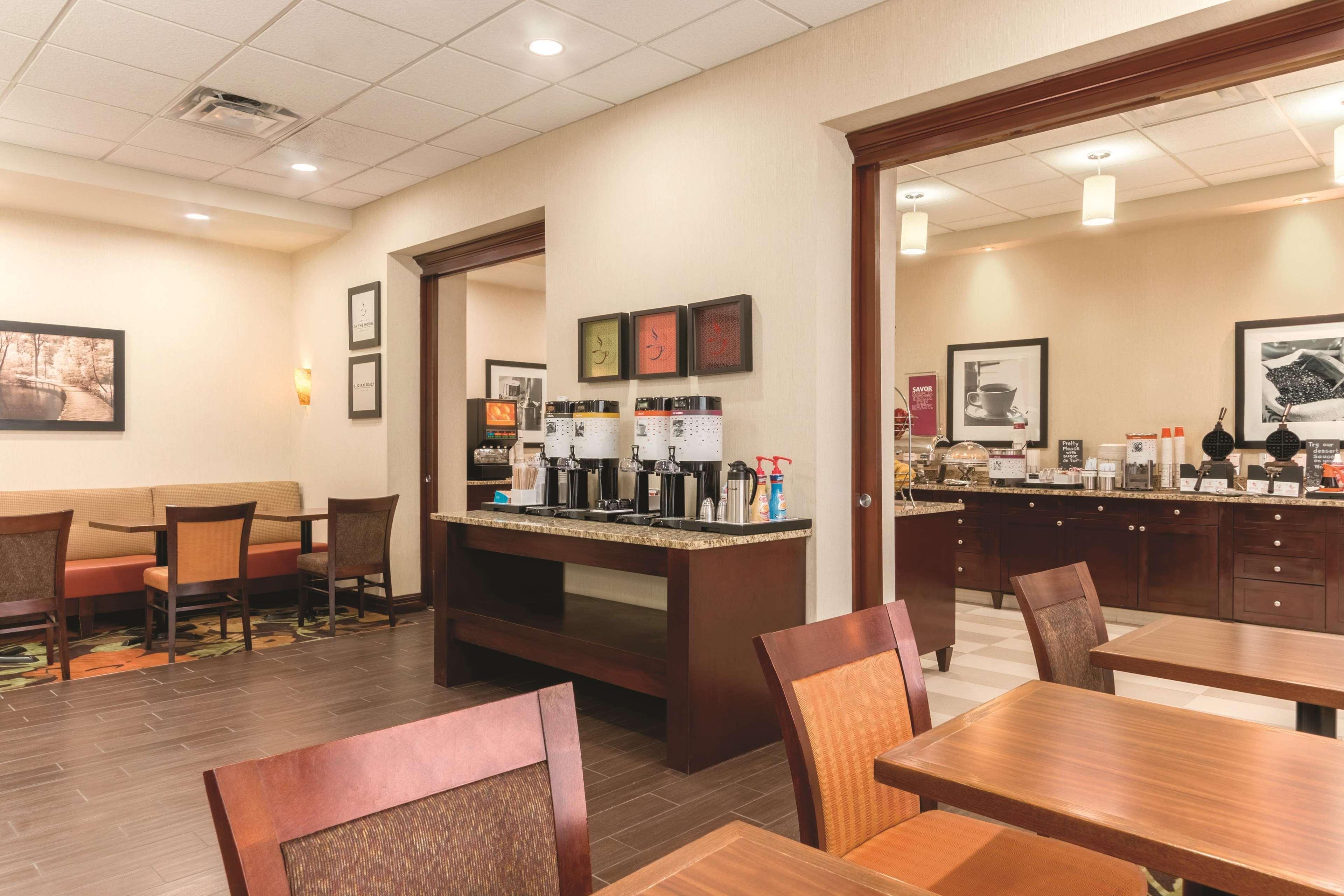 Hampton Inn By Hilton Edmonton South Exteriör bild