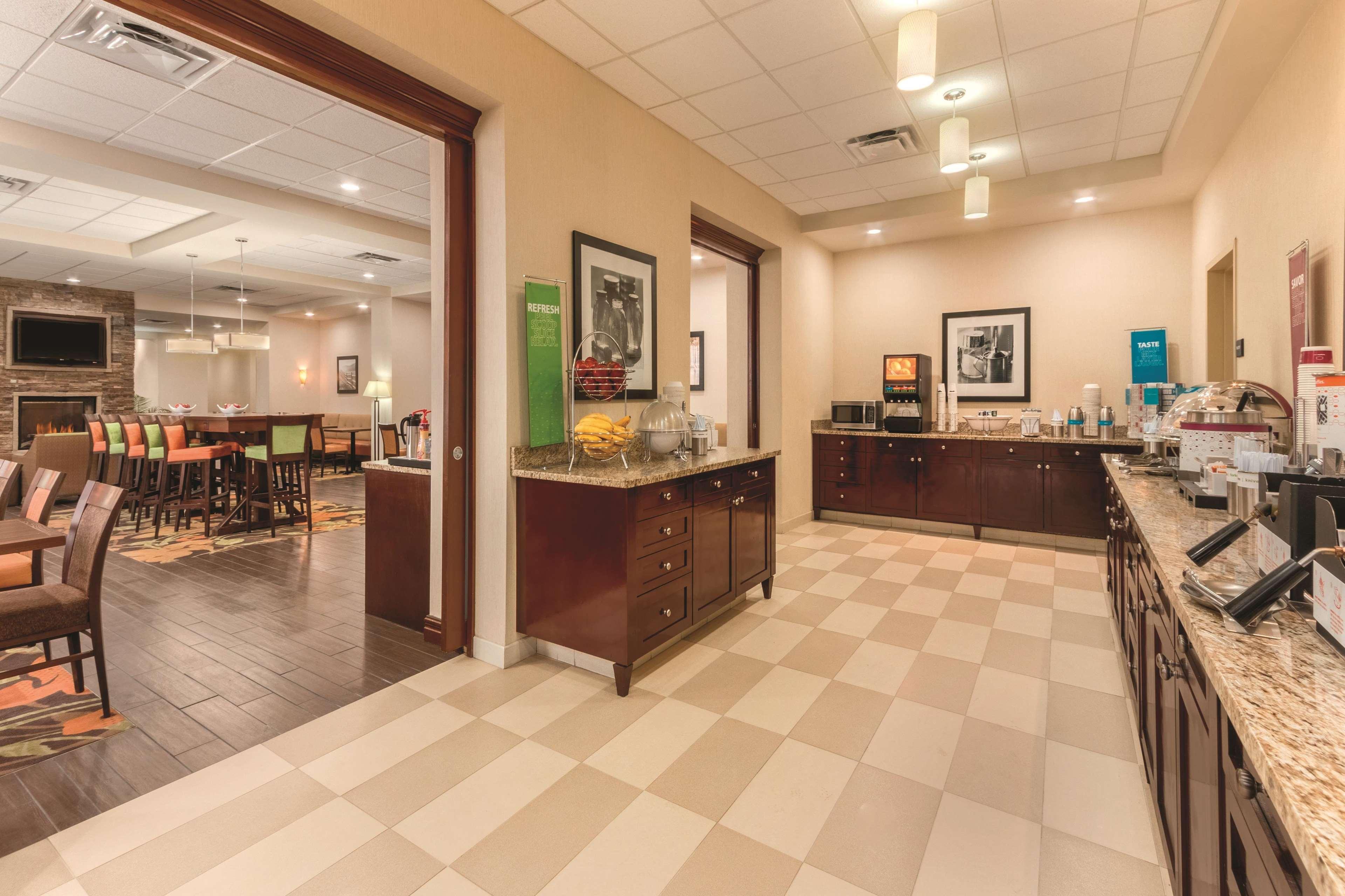 Hampton Inn By Hilton Edmonton South Exteriör bild