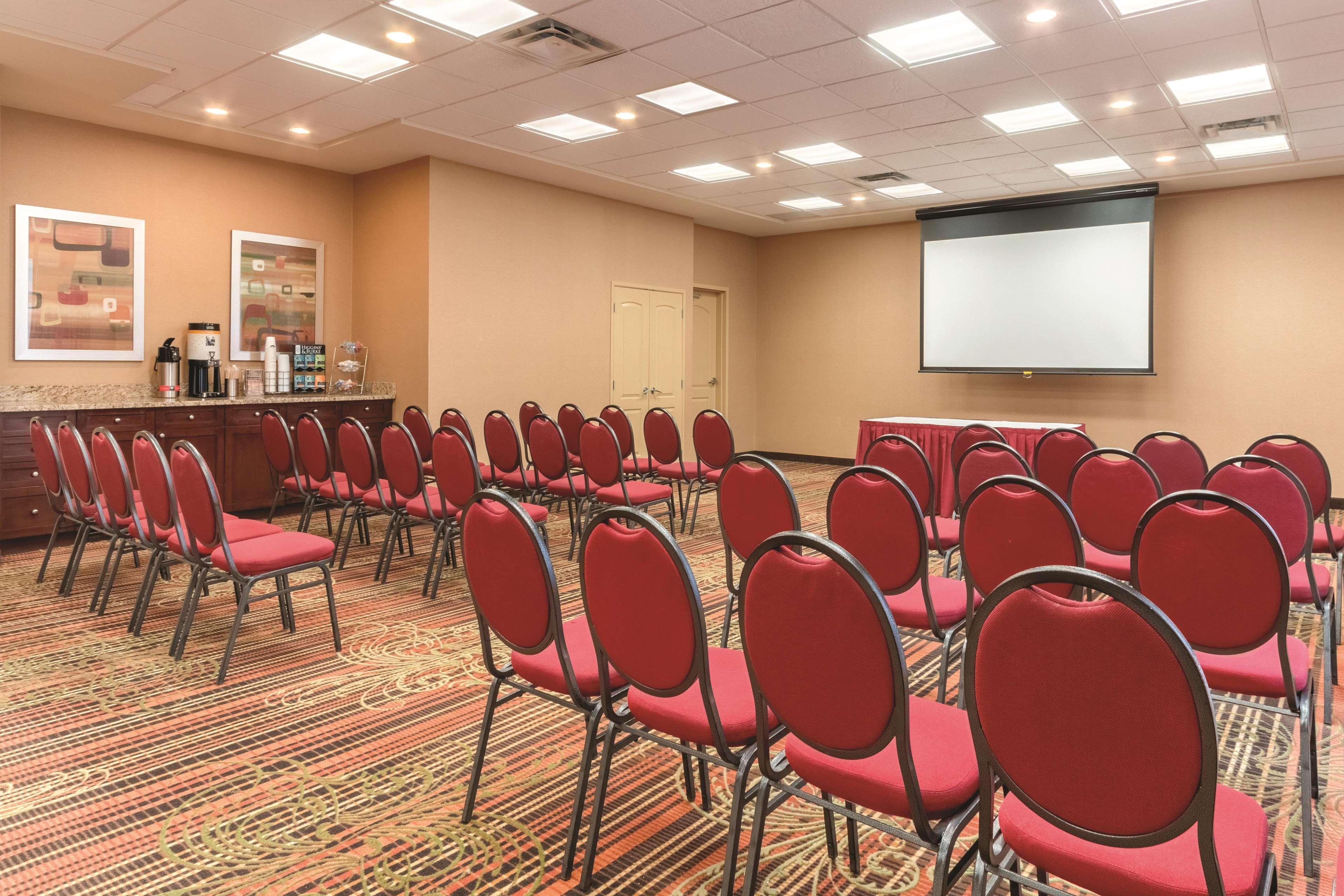 Hampton Inn By Hilton Edmonton South Exteriör bild