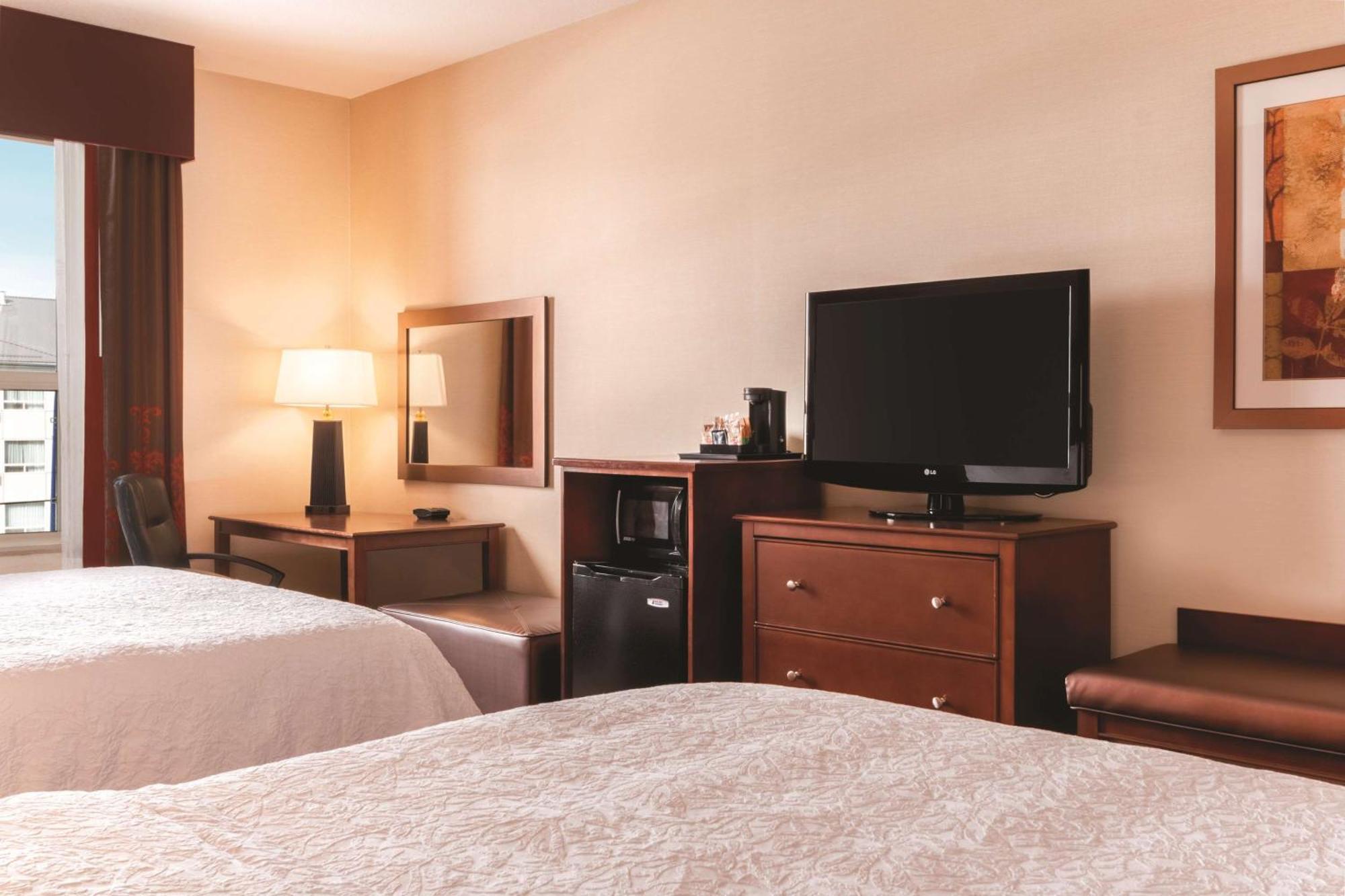 Hampton Inn By Hilton Edmonton South Exteriör bild