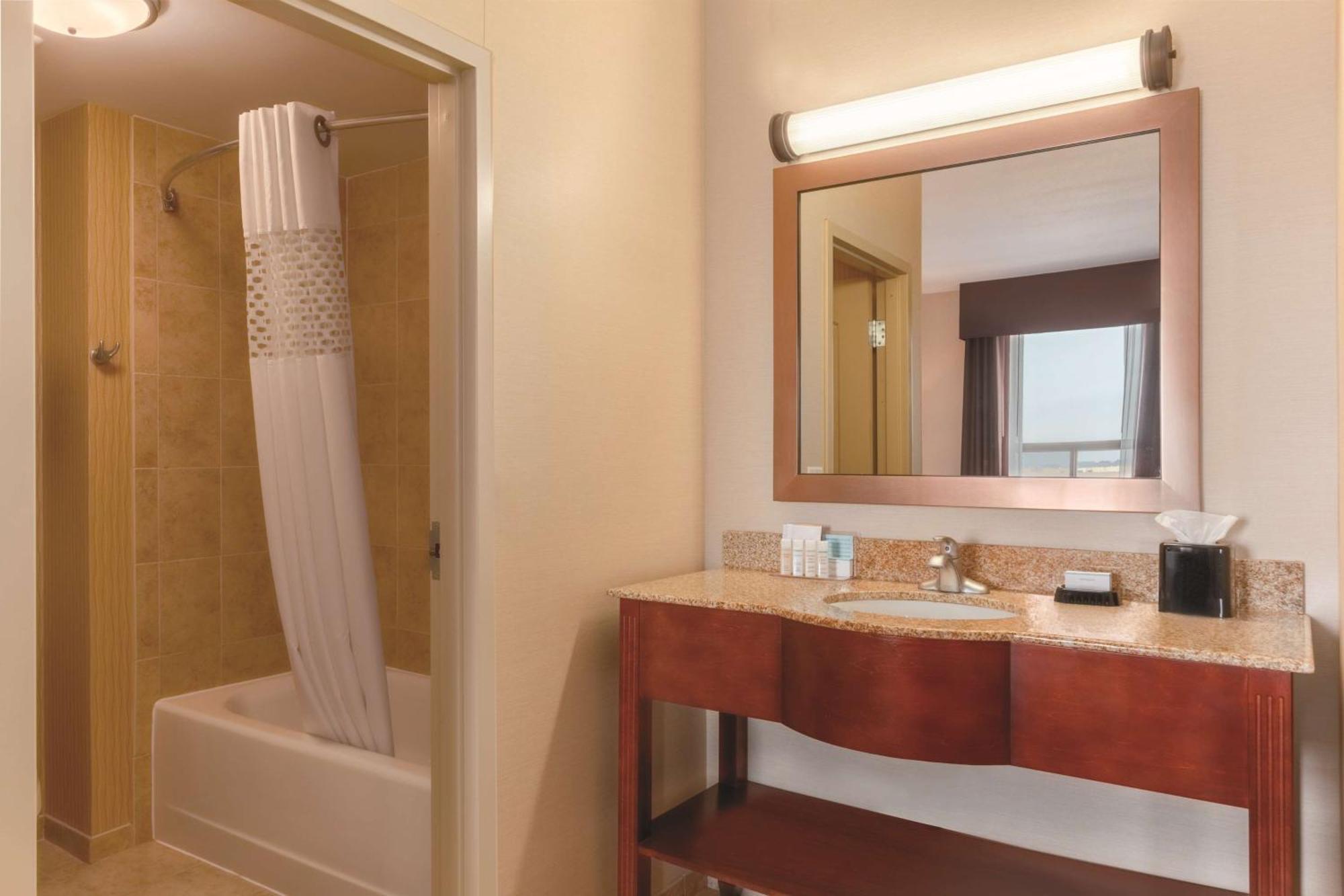 Hampton Inn By Hilton Edmonton South Exteriör bild