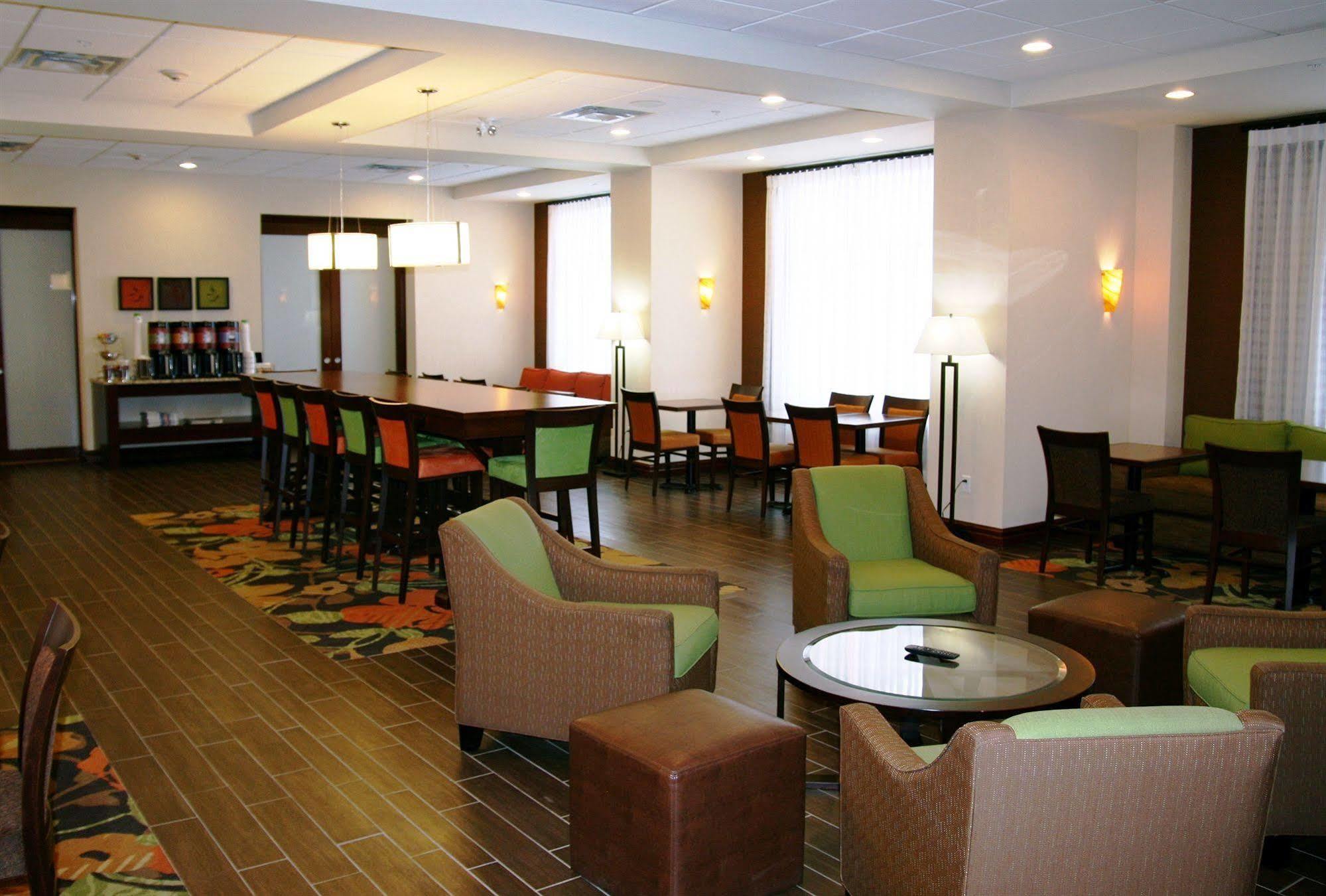 Hampton Inn By Hilton Edmonton South Exteriör bild